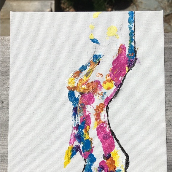 Minimalist woman painting - Picture 2 of 5